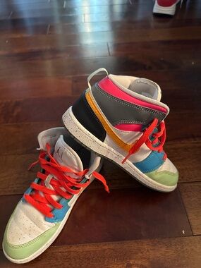 Jordan 1 Kids Multicolor mids- Vibrant Lace-Up Comfort Sz 3Y